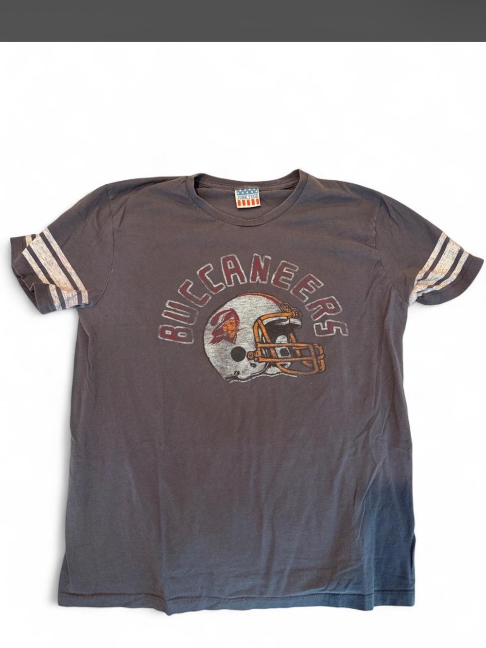 Vintage-Style Buccaneers Graphic Tee for Men - Charcoal